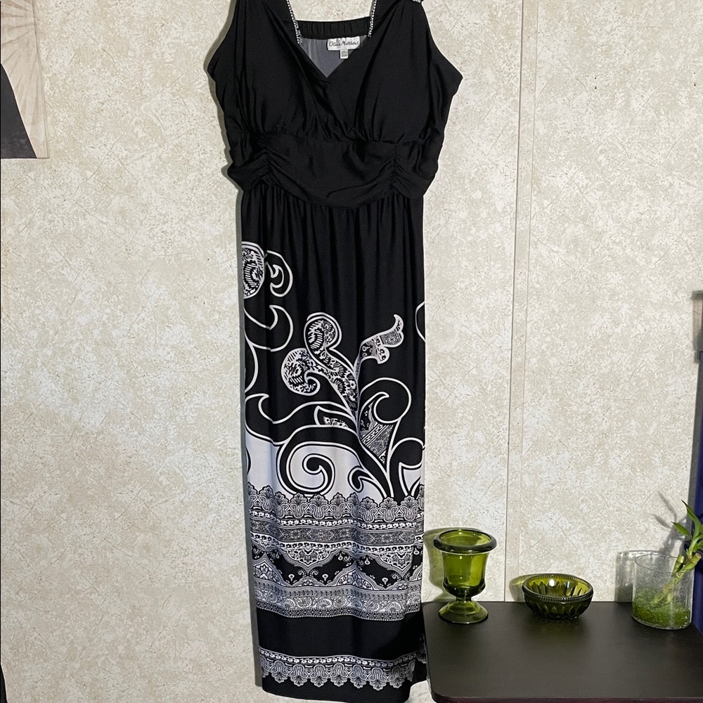 Olivia Matthews Black and White Sleeveless Maxi Dress